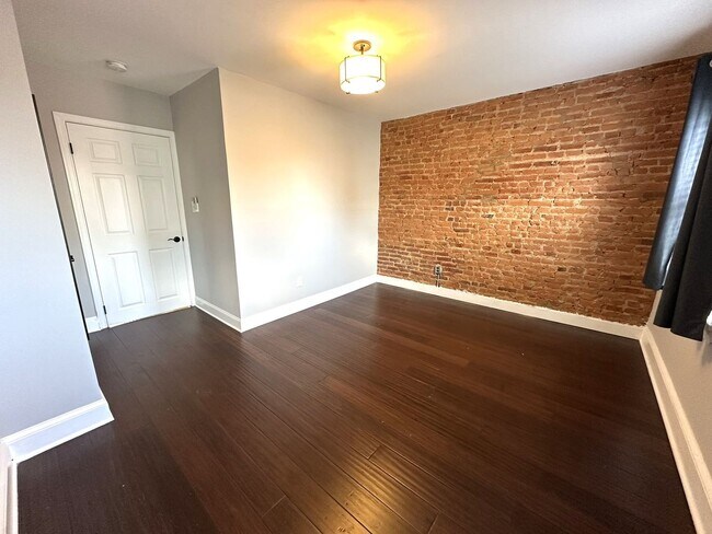 Building Photo - Stunning 4-Bedroom Townhome in the Heart of Fishtown! Available NOW!