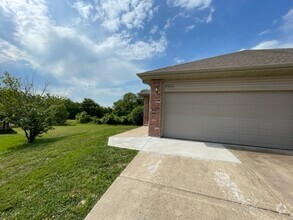 Building Photo - TOTALLY REMODELED - Ozark Walk out Basemen...