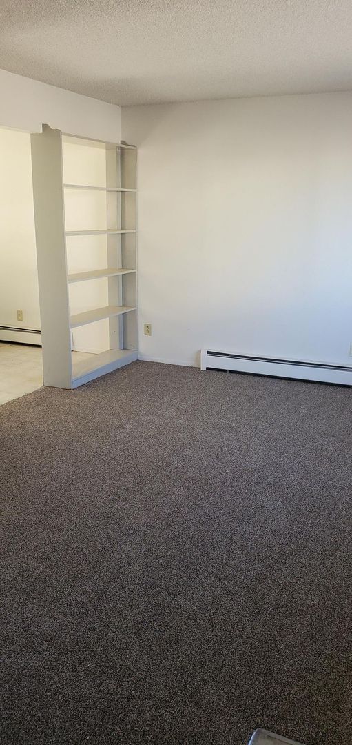 Building Photo - 2 bed 1 bath Townhouse