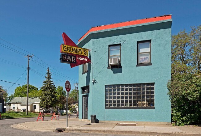 Building Photo - 2418 3rd St NE