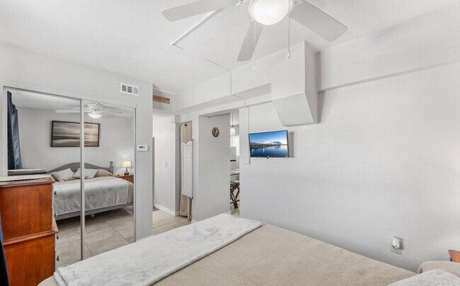 Building Photo - 211 Circle Dr