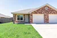 Building Photo - 613 Kendra Dr