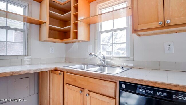 Building Photo - 3318 Van Winkle Dr