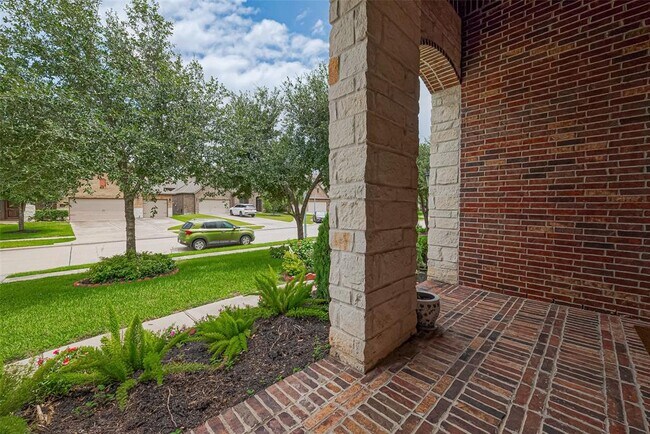 Building Photo - 25618 British Pine court