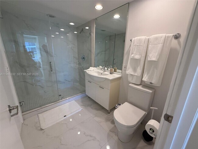 Building Photo - 475 Brickell Ave