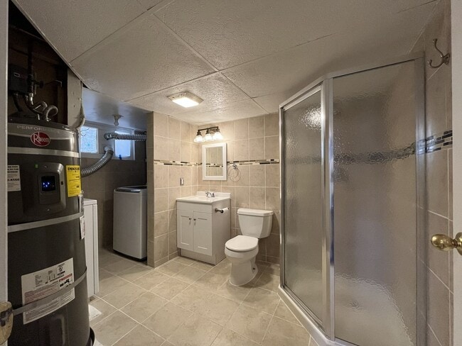 Building Photo - Bright and Welcoming Home with Modern Kitchen, Expansive Backyard & Flexible Living Space