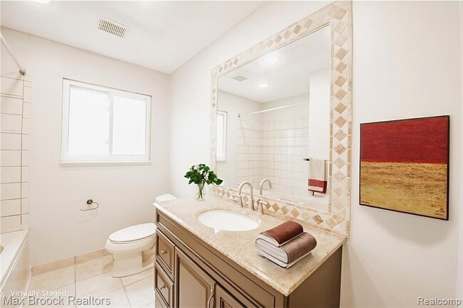 Building Photo - 5528 Sunnycrest Dr