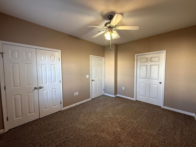 Building Photo - 635 Marshtree Ln