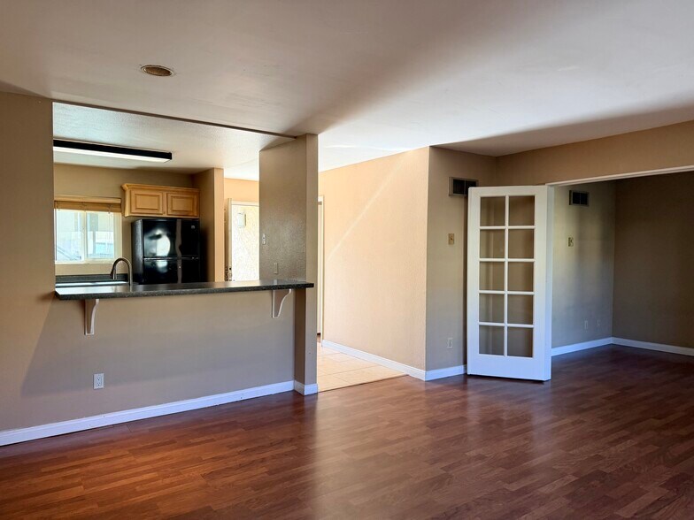 Building Photo - 7545 Charmant Dr