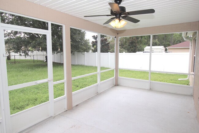 Building Photo - Huge 4 Bed 3 Bath Home w FENCED YARD and SCREENED LANAI for Rent!