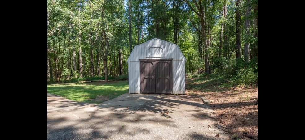 Building Photo - 42 7 Pines Cir