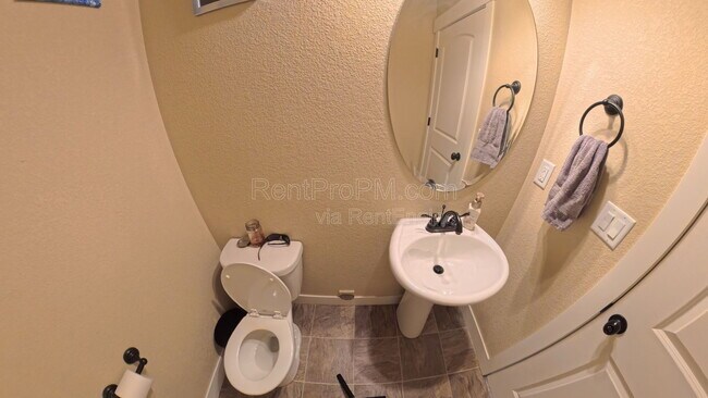 Building Photo - 5021 Brookfield Dr