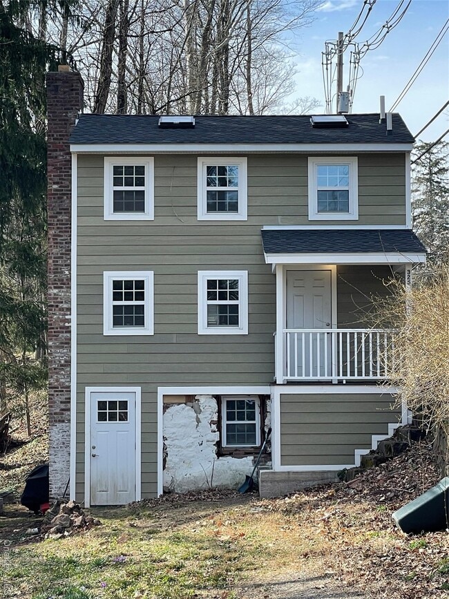 Primary Photo - 325 Germonds Rd