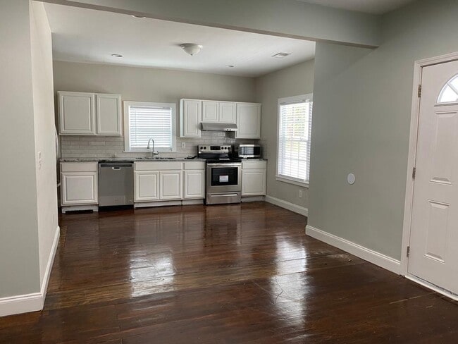 Building Photo - 679 Jones Ave NW