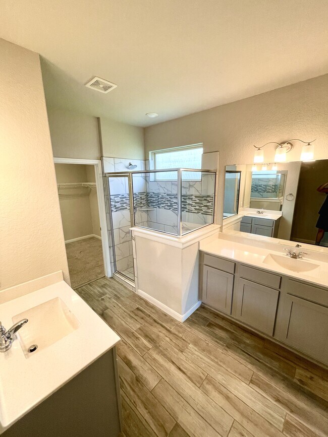 Building Photo - 15306 Comanche Grv
