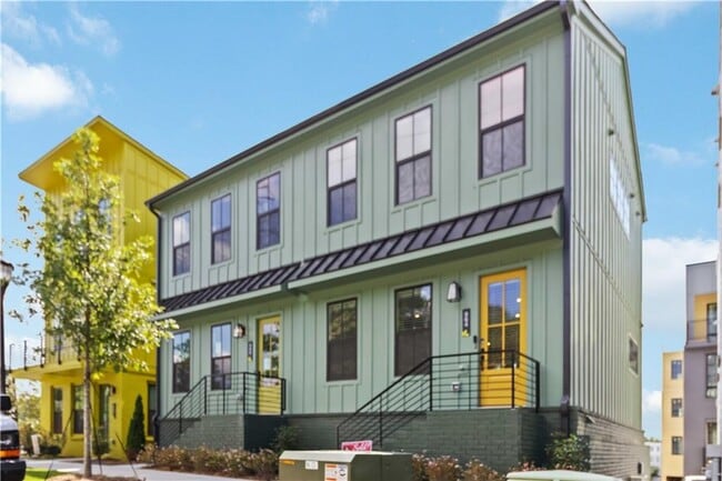 Building Photo - 964 N Circle Dr NW