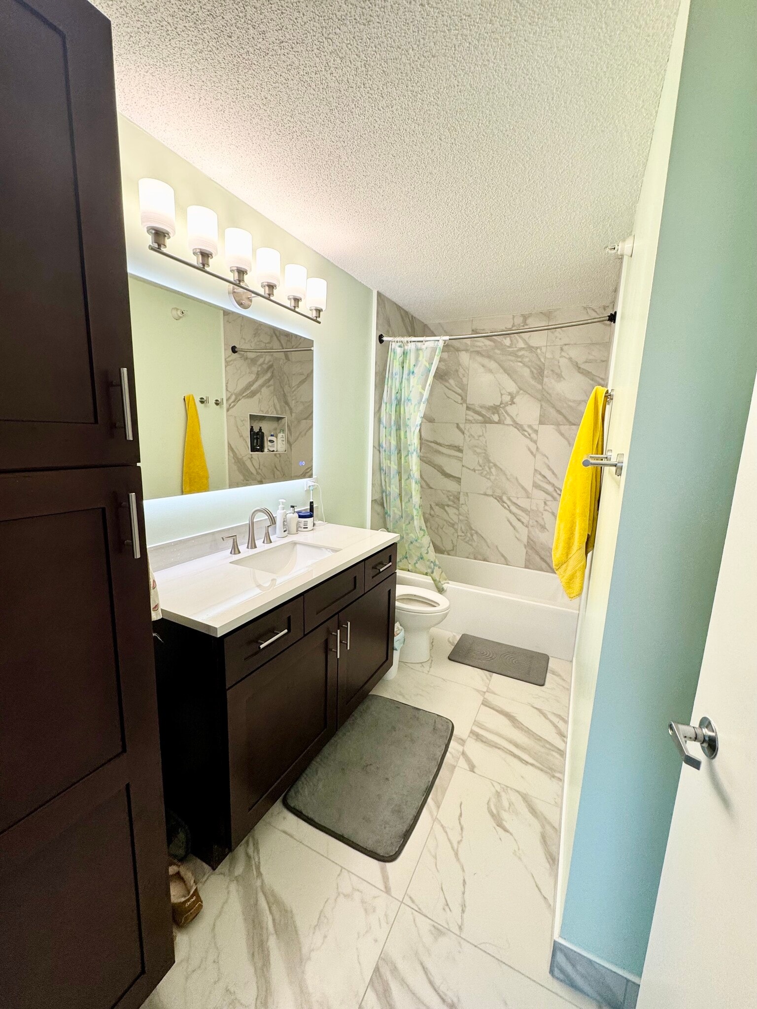 Master bath - 2 E Erie St