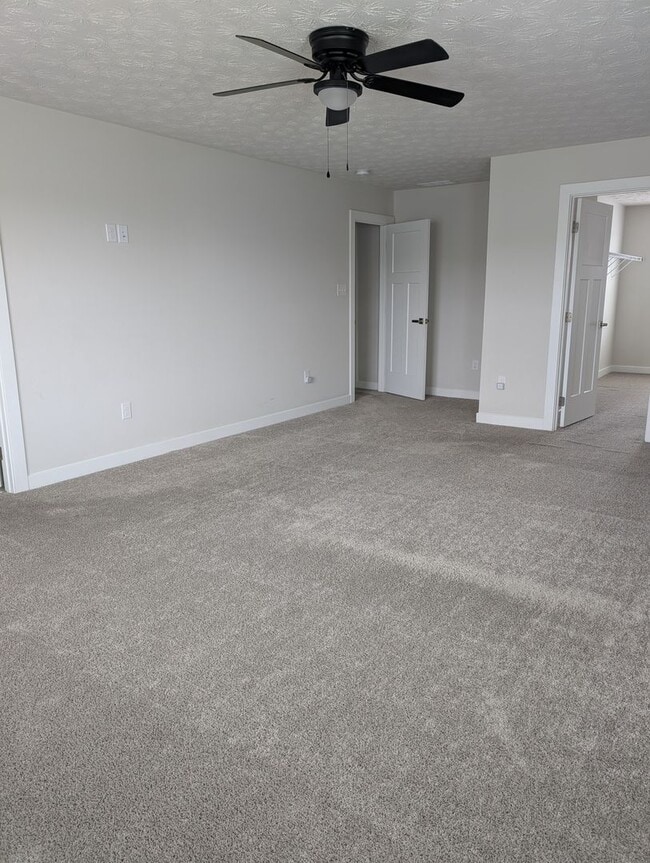 Building Photo - Spacious 4-bedroom, 3.5-bath home in Tipp City, OH