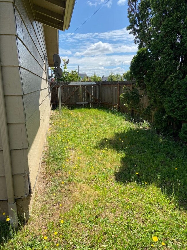 Building Photo - WarP01