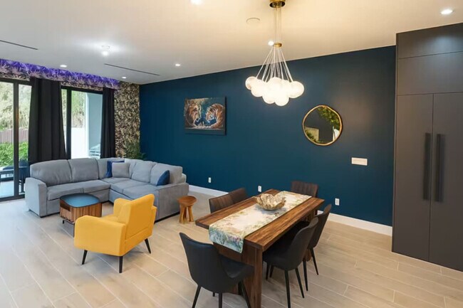 Building Photo - 1812 Miami Rd