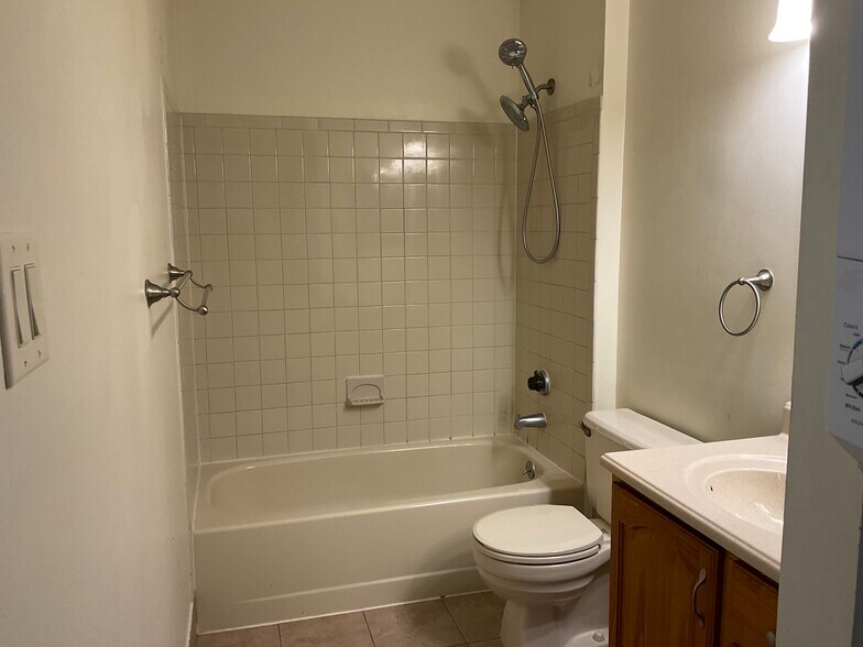 Building Photo - 2110 Aspen Dr