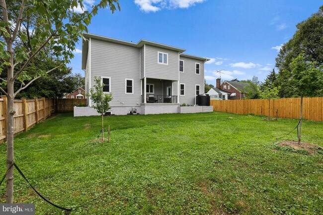 Building Photo - 735 N George Mason Dr
