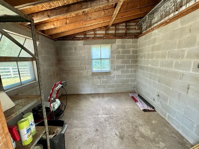 Building Photo - Nature Lovers - 3 Bed, 1 Bath Home w/ 1 Car Garage Close to Downtown Franklin