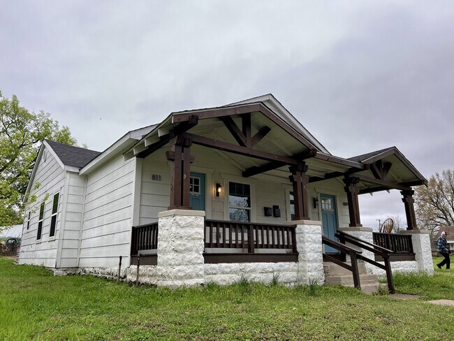 Building Photo - 809 N Owasso Ave