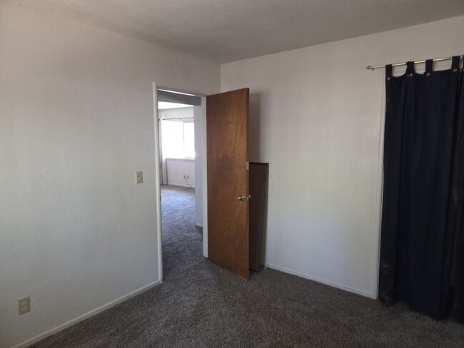 Building Photo - unfurnished two bedroom house