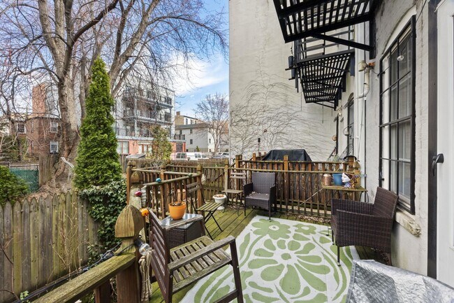 Building Photo - 316.5 6th St