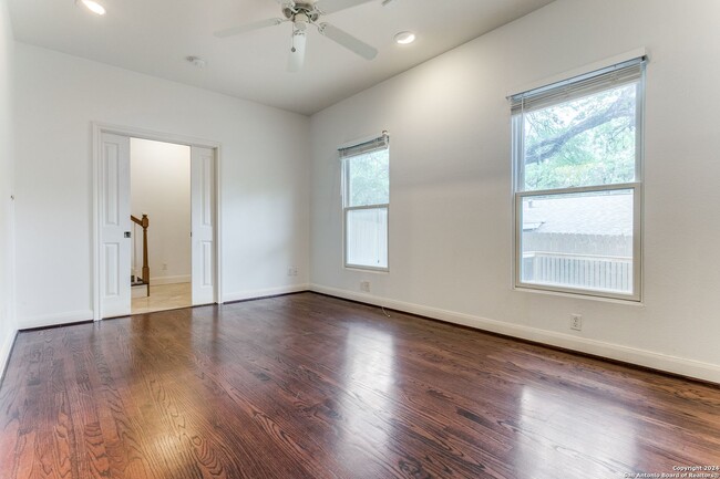 Building Photo - MONTE VISTA TOWNHOME