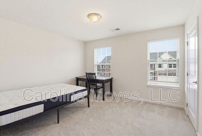 Building Photo - 126 Middleby Way