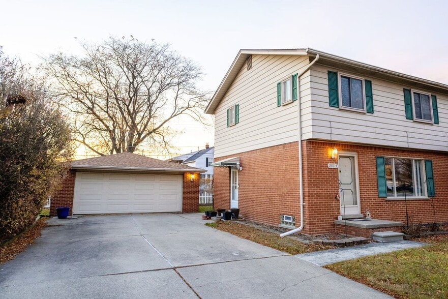 Building Photo - 28115 Little Mack Ave