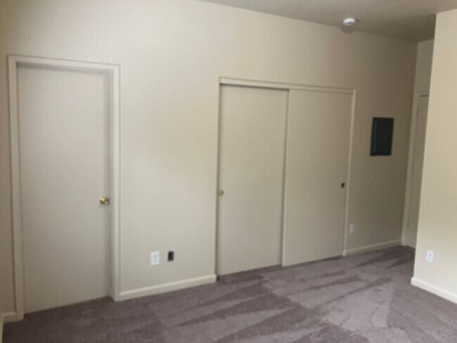 Building Photo - 122 Orange Ave