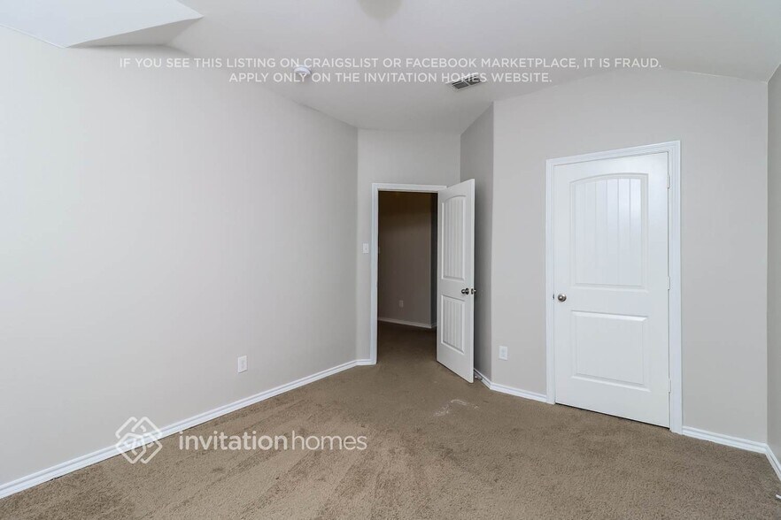 Building Photo - 652 Creekview Dr