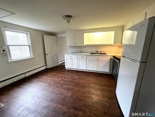 Building Photo - 565 E Main St