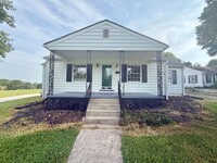 Building Photo - Three bedroom, 1 bath house in Graham