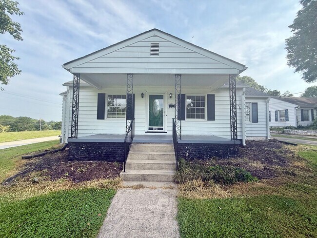 Primary Photo - Three bedroom, 1 bath house in Graham