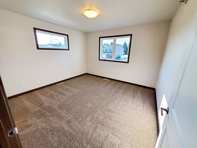 Building Photo - 4450 Cumberland Loop