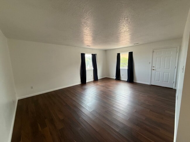 Building Photo - 3 Bed 2.5 Bath Paradise Heights