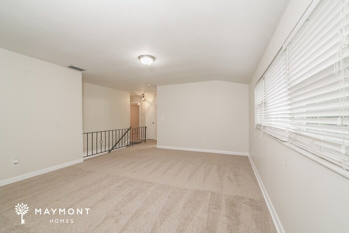 Building Photo - 1231 Greenview Dr