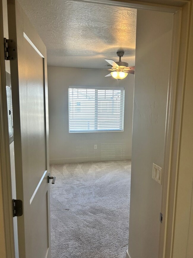 Building Photo - BEAUTIFUL TOWNHOME!