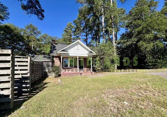Building Photo - 3202 Belvedere Dr
