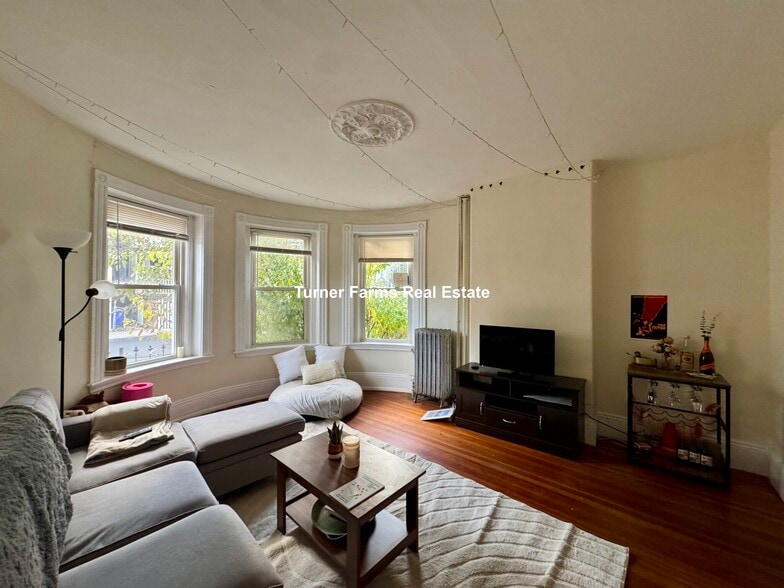 Building Photo - 96 Calumet St