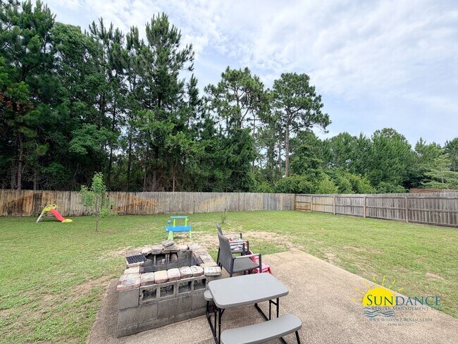 Building Photo - Desirable location & well-maintained 4BR home in Navarre!