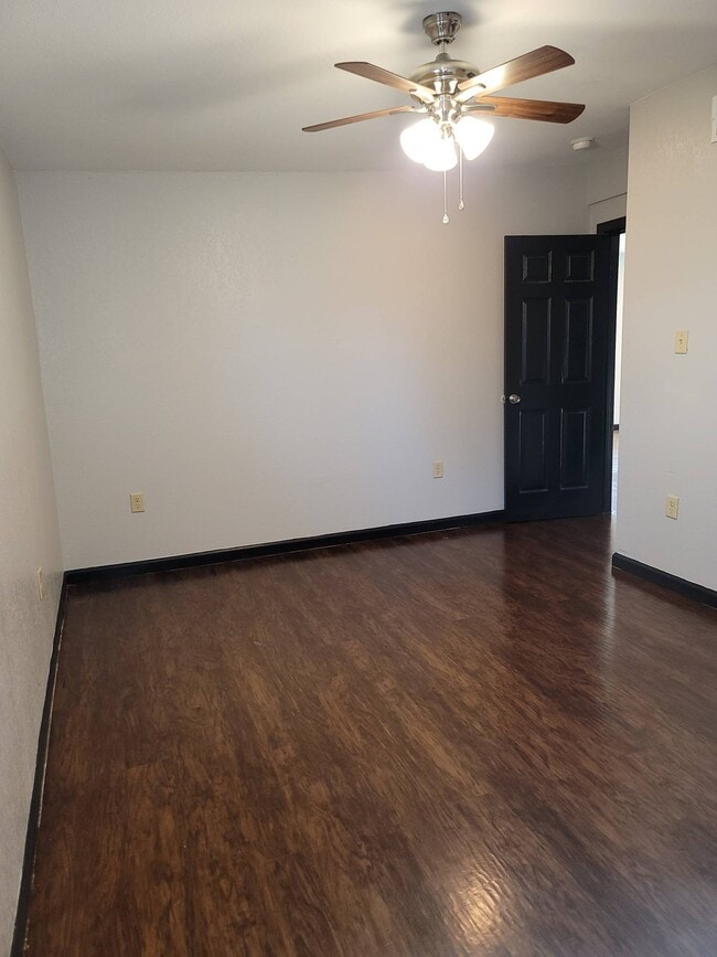 Building Photo - 1104 Bloomfield Dr