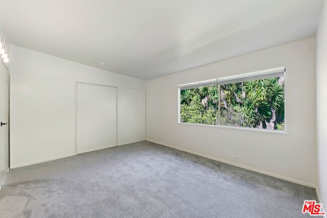 Building Photo - 1054 Enchanted Way