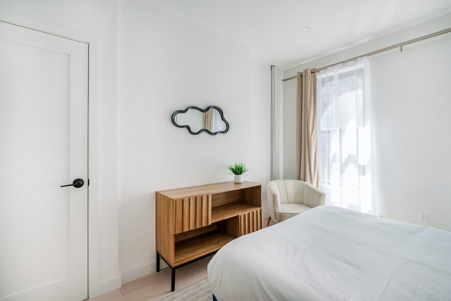 Building Photo - 501 1/2 East 83rd Street-SI FL2-ID1022040P