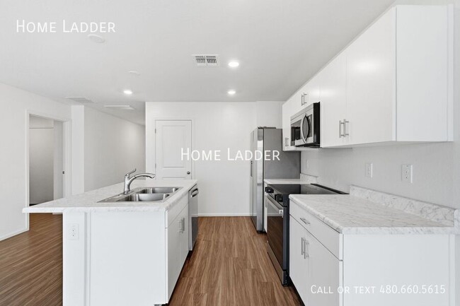 Building Photo - 1360 W Inca Dr