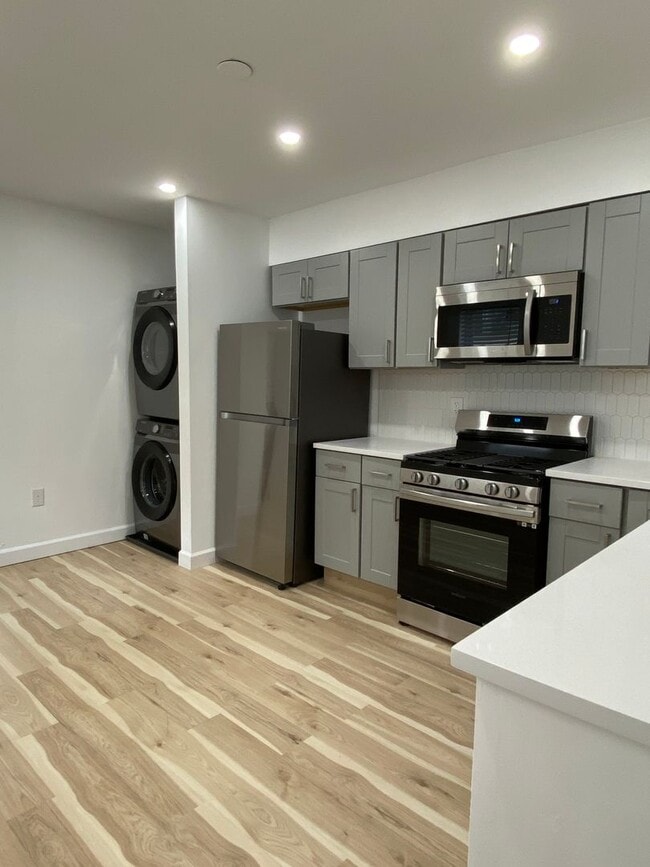 Building Photo - Amazing 3 bedroom